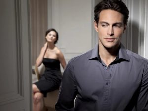 Eu sou sempre e somente atraída por homens que me fazem sofrer